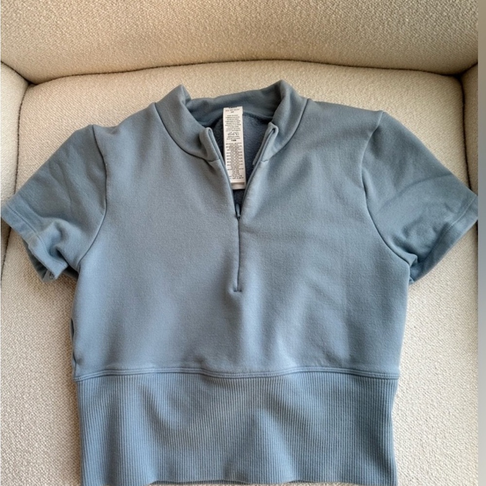 ALO Yoga Cropped Half-Zip Top in Dusty Blue it has good stretch I’m usually an s